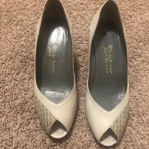 Vintage peep toe pump 7.5